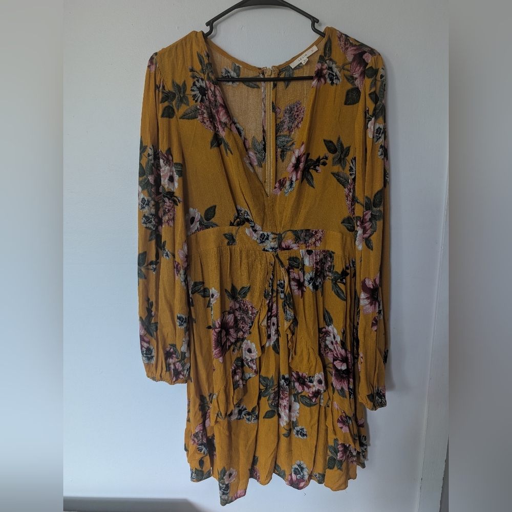 Le Lis Yellow‎ Floral Long Sleeve V Neck Dress